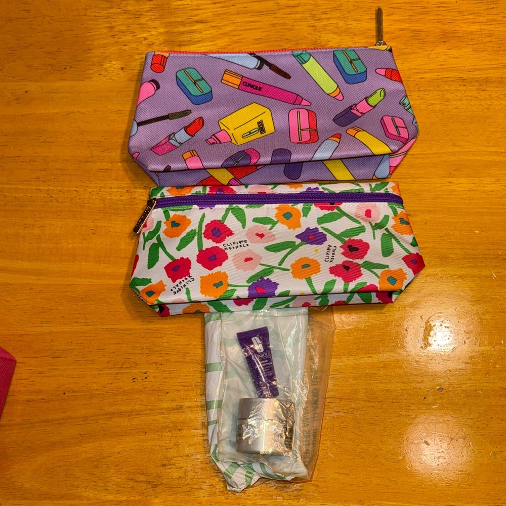 2 Clinique cosmetic bags with sample size Clinique Smart Repair & Smart Night